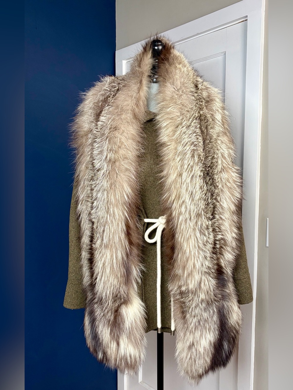Brenner Bros VTG Real Fox Fur Scarf/Stole, grey/black/cream, silk lined, 75”L - Picture 5 of 11